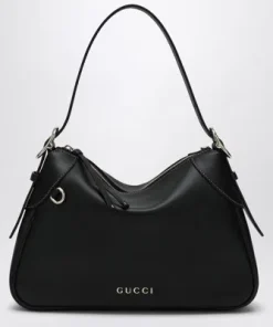 GG EMBLEM MEDIUM SHOULDER BAG