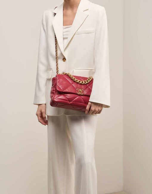 CHANEL 19 RED FLAP BAG - Image 2