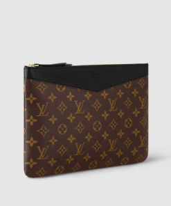 Alternative view of Louis vuitton M62048 Daily Pouch