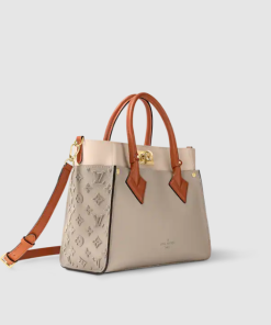 Alternative view of Louis Vuitton On My Side